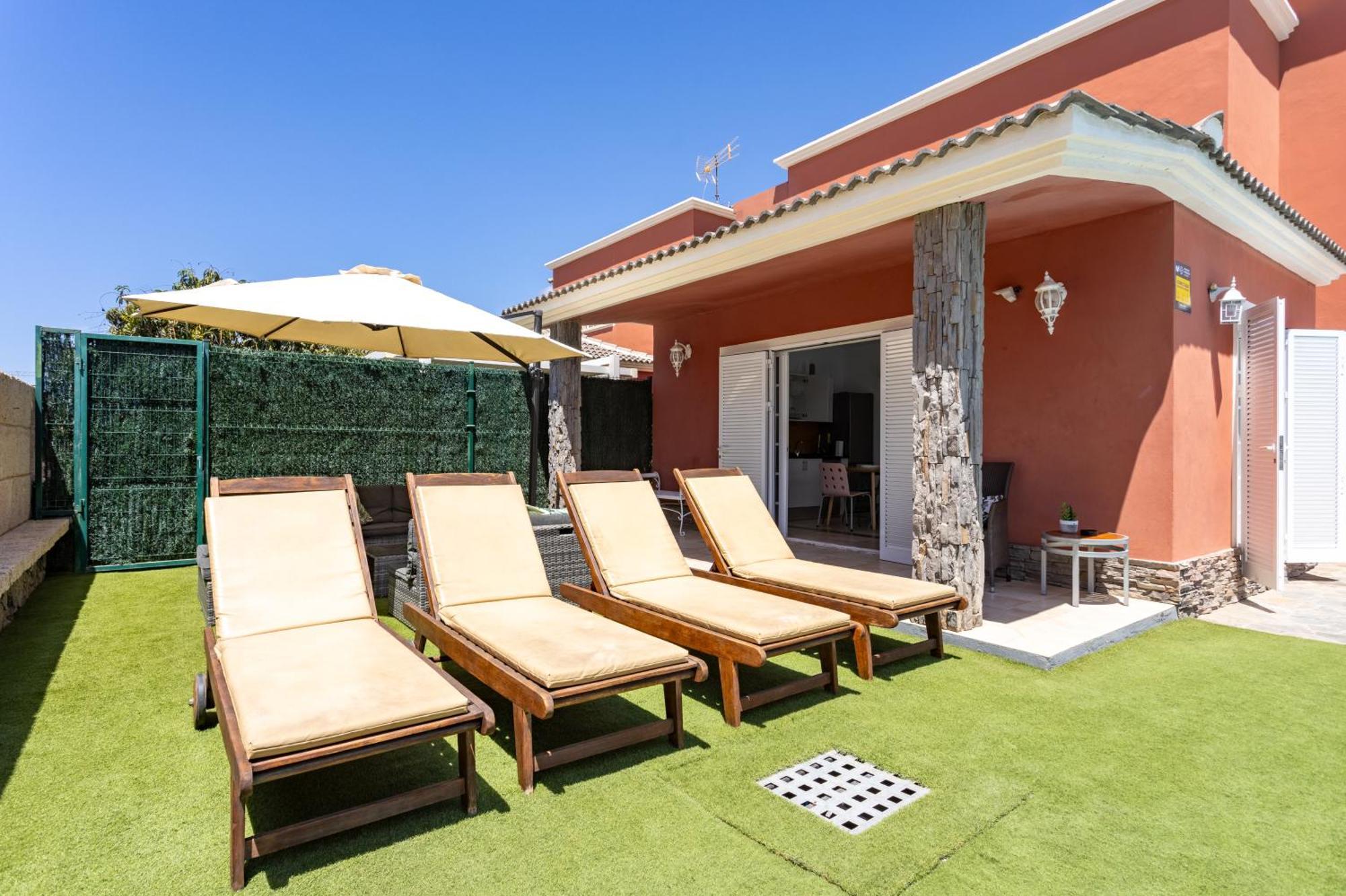 Villa Chloe Costa Adeje Tenerifesummervillas Giant Private Pool 11 Meters Long מראה חיצוני תמונה