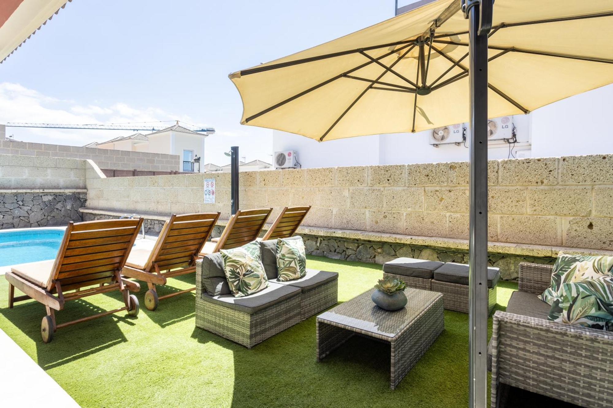Villa Chloe Costa Adeje Tenerifesummervillas Giant Private Pool 11 Meters Long מראה חיצוני תמונה