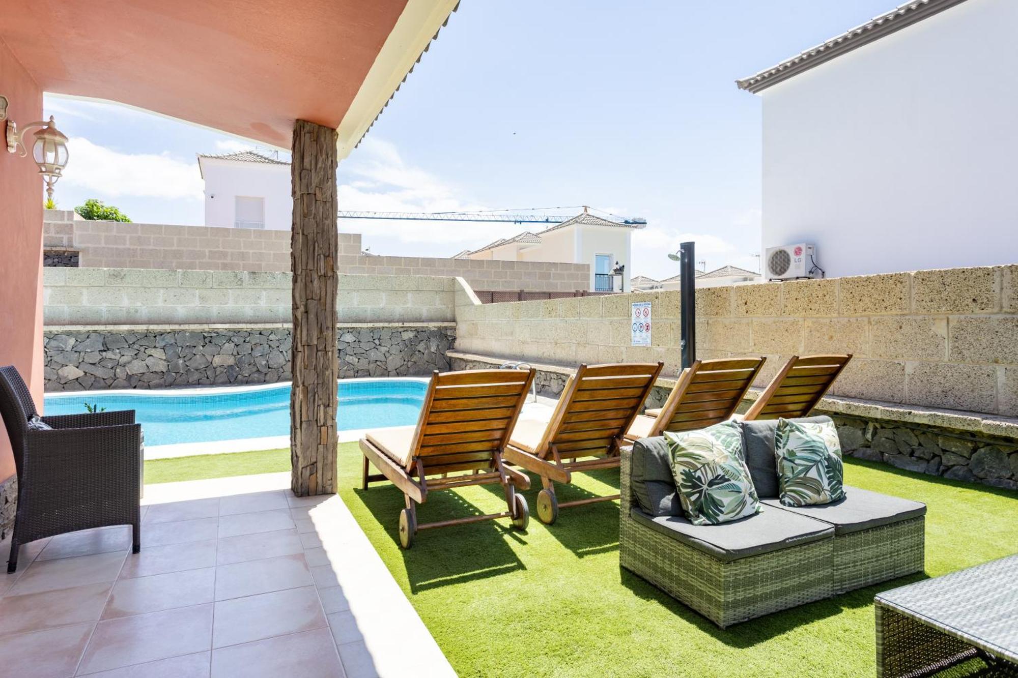 Villa Chloe Costa Adeje Tenerifesummervillas Giant Private Pool 11 Meters Long מראה חיצוני תמונה