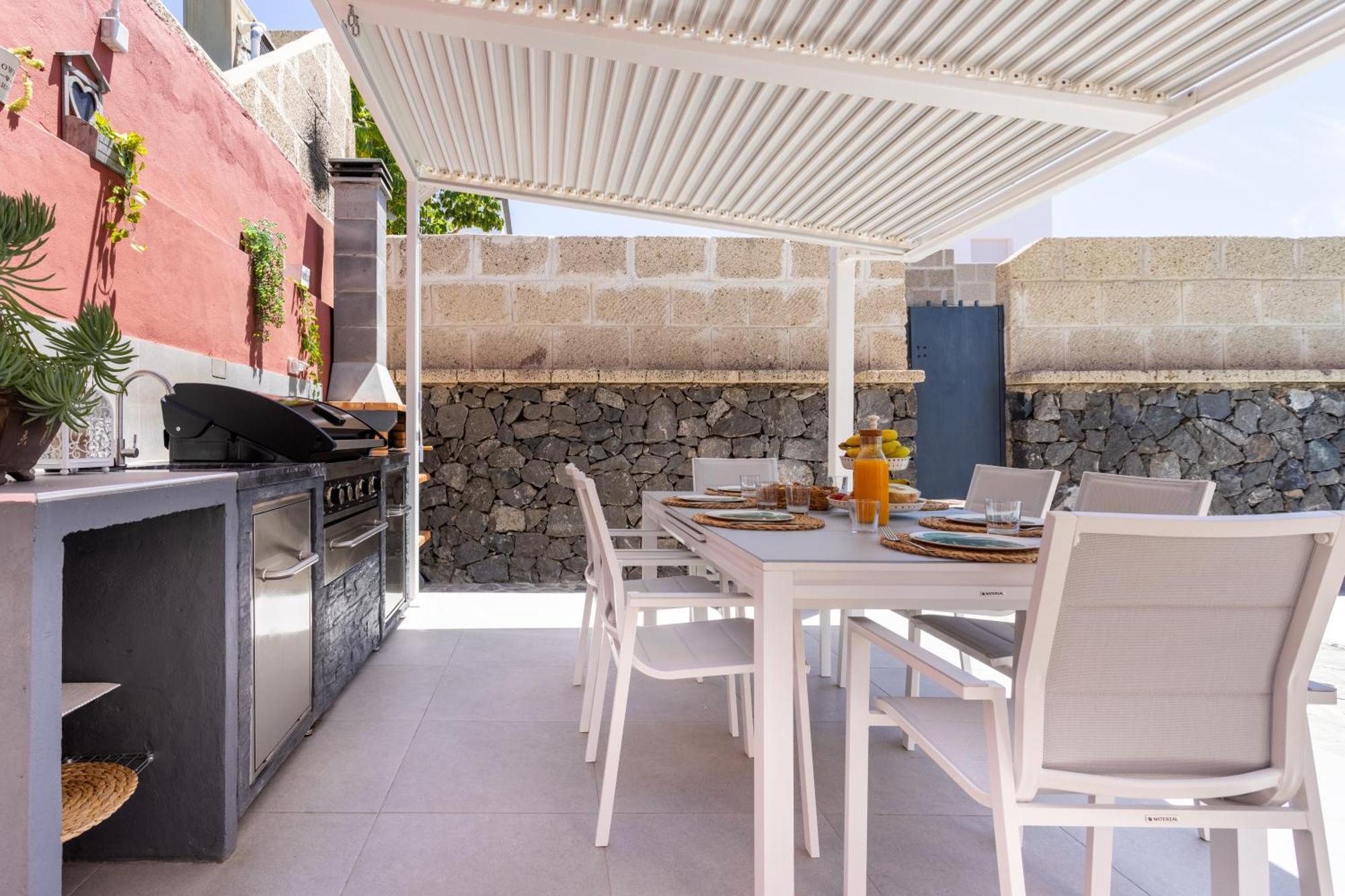 Villa Chloe Costa Adeje Tenerifesummervillas Giant Private Pool 11 Meters Long מראה חיצוני תמונה